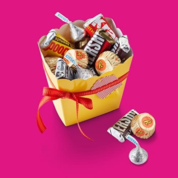 HERSHEY'S & REESE'S Miniatures Candy Pack 32.9 oz