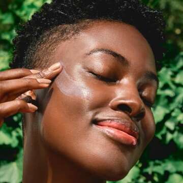 Clarins UV Plus Anti Pollution Sunscreen for Face | Broad Spectrum SPF 50 | Oil Free, No White Cast | UVA/UVB and Pollution Protection | Protective Antioxidants | All Skin Types