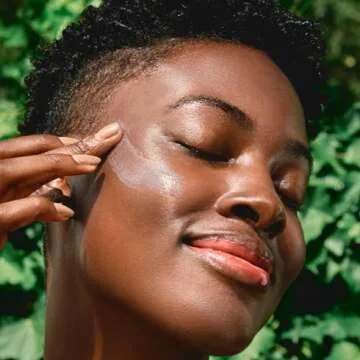 Clarins UV Plus Anti Pollution Sunscreen for Face | Broad Spectrum SPF 50 | Oil Free, No White Cast | UVA/UVB and Pollution Protection | Protective Antioxidants | All Skin Types