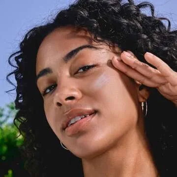 Clarins UV Plus Anti Pollution Sunscreen for Face | Broad Spectrum SPF 50 | Oil Free, No White Cast | UVA/UVB and Pollution Protection | Protective Antioxidants | All Skin Types