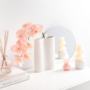 Luxe Infinity White Vase for Modern Flower Displays