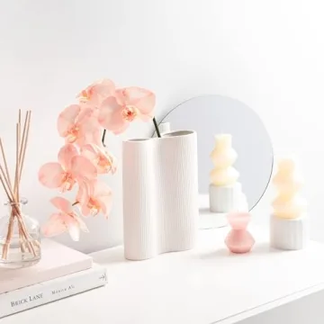 Luxe Infinity White Vase for Modern Flower Displays