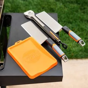 Blackstone 5097 Silicone Spatula Mat for Laddle, Serving Spoon Drip Pad & Grill Utensil Holder for Kitchen, Stovetop, Cooking & Countertop-Heat Resistant, Non Slip, Heavy Duty & Utensils Keeper large