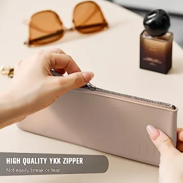 FERYES Silicone Makeup Brush Bag for Stylish Organization