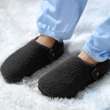 Crocs Unisex-Adult Classic Cozzzy Slipper