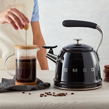 SMEG Retro Stovetop Whistling Kettle 2.4Q in Black