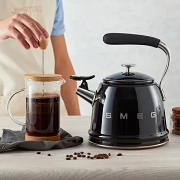 SMEG Retro Stovetop Whistling Kettle 2.4Q in Black