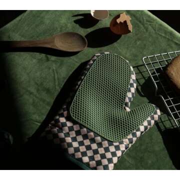 Portia & Bloom Silicone Oven Mitt Set- 2 PC. Set - Heat Resistant Gloves with Soft Quilted Lining Set of 2 Oven Mitt Pot Holders,Silicone Trivets, Cute Oven mits for Cooking and BBQ