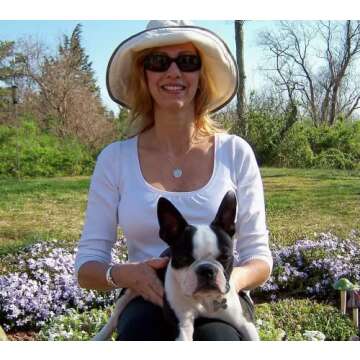 Personalized Gold Monogram Necklace for Unique Gifts