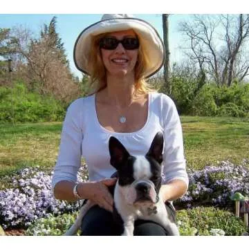 Personalized Gold Monogram Necklace for Unique Gifts