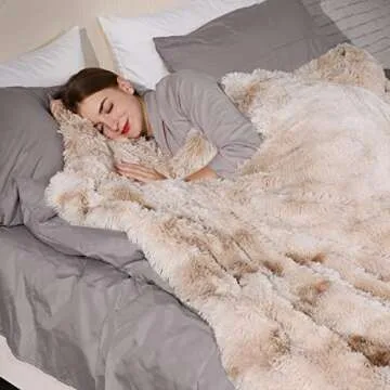 Soft Fluffy Faux Fur Throw Blanket - Chic & Cozy