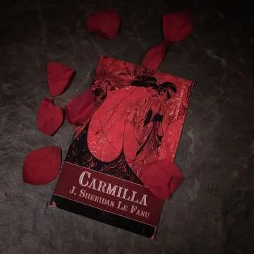 Carmilla: The Original Gothic Vampire Novel with Dark Romance