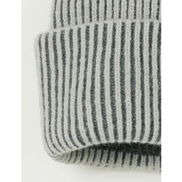 Stylish Women's Two-Tone Beanie for Winter Comfort