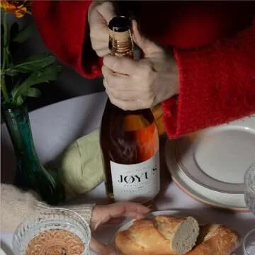 Joyus Non-Alcoholic Sparkling Rose´ Wine, Award Winning Best In Class Dealcoholized Wine, Complex & Dry, Low Sugar & Low Calorie, 750 ml (1 Bottle)