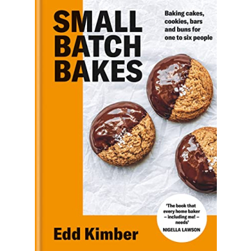 Small Batch Bakes: Baking cakes, cookies, bars and buns for one to six people (Edd Kimber Baking Tit...