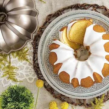Nordic Ware Original Bundt Pan, 12-Cup, Toffee