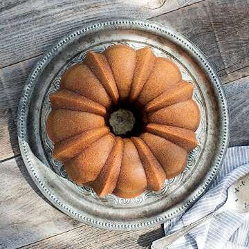 Nordic Ware Original Bundt Pan, 12-Cup, Toffee