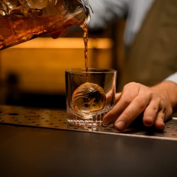 Samuelworld 4 x 2.5 Inch Ice Ball Maker for Cocktails