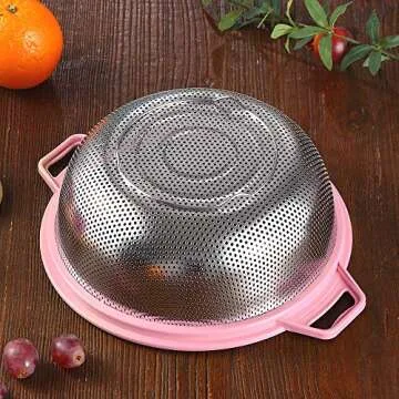 HiramWare Stainless Steel Colander With Handle and Legs, Large Metal Pink Strainer for Pasta, Spaghetti, Berry, Veggies, Fruits, Noodles, Salads, 5-quart 10.5” Kitchen Mesh Colander, Dishwasher Safe
