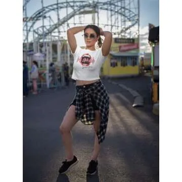 American Classics Def Leppard Rock Band Love Bites Mouth Ladies Short Sleeve Festival Cali Crop Top Graphic T-Shirt, White, Medium