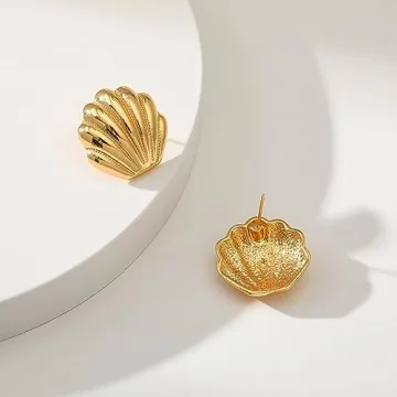 WOWORAMA Gold Seashell Earrings for Summer Glamour