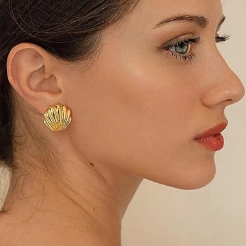 WOWORAMA Gold Seashell Earrings for Summer Glamour