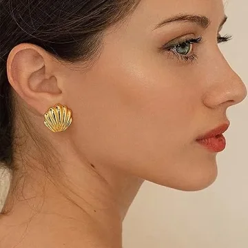WOWORAMA Gold Seashell Earrings for Summer Glamour