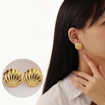 WOWORAMA Gold Seashell Earrings for Summer Glamour