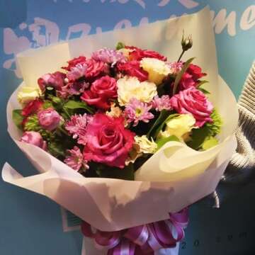 Elegant Korean Flower Wrapping Paper in Light Peach 20 Sheets