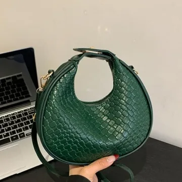 Casual Shoulder Bag: Lightweight, Stylish, Versatile