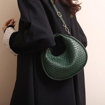 Casual Shoulder Bag: Lightweight, Stylish, Versatile