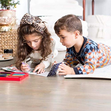 Melissa & Doug Triangular Crayons - Non-Roll and Durable Creativity