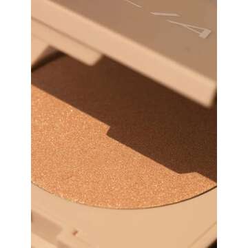 ILIA - DayLite Highlighting Powder | Non-Toxic, Cruelty-Free, Buttery Soft, Metallic Finish Provides an Instant Glow for All Skin Types (Starstruck, 0.23 oz | 6.6 g)