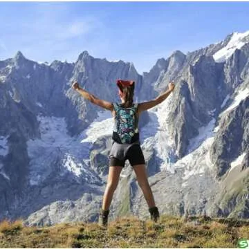 Lightweight Hydration Backpack, Running Backpack with 2L Water Bladder, Hydro Water Daypack for Cycling Hiking Rave for Men Women