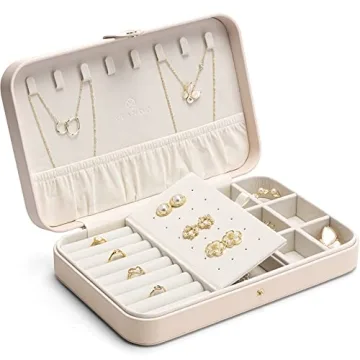 Vlando Travel Jewelry Case - Portable Leather Jewelry Organizer for Women - Apricot White