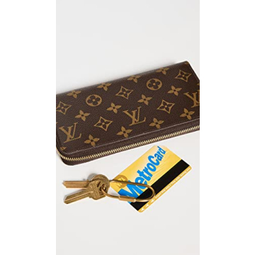 Louis Vuitton Pre-Loved Zippy Wallet for Ample Style and Functionality