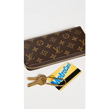 Louis Vuitton Pre-Loved Zippy Wallet for Ample Style and Functionality