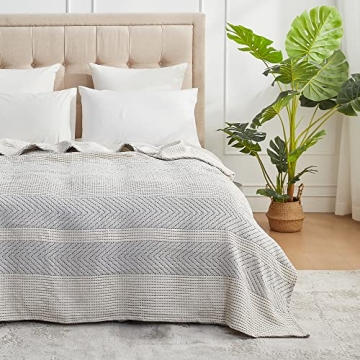 Amelie Home Quilted Blanket Queen Size, Lightweight Soft Blanket for Spring Summer, 90"x90" Breathab...