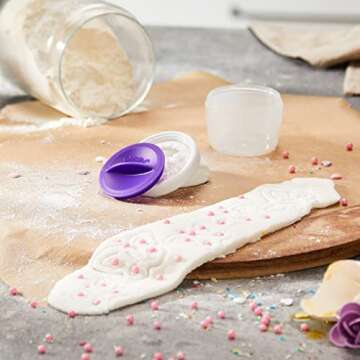 Wilton Fondant Dusting Cup