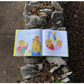 The Berenstain Bears Values Treasury: 8 Books in 1