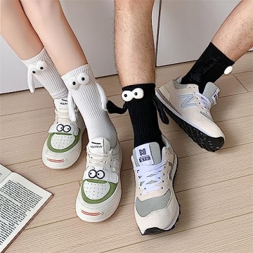 Magnetic Holding Hands Socks - Perfect Gifts for Friends