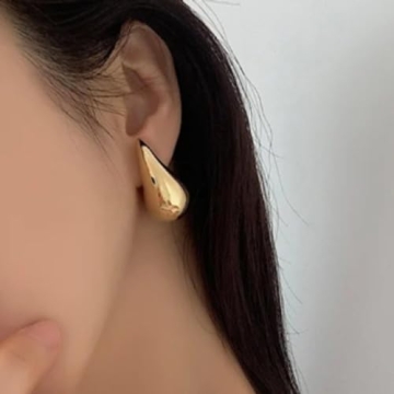 Lightweight Gold Hoop Earrings for Women - Fashionable & Hypoallergenic