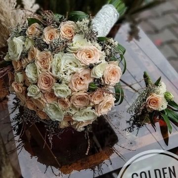 دسته گل عروس رز مینیاتوری سفید و گلبهی