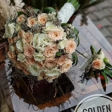 دسته گل عروس رز مینیاتوری سفید و گلبهی