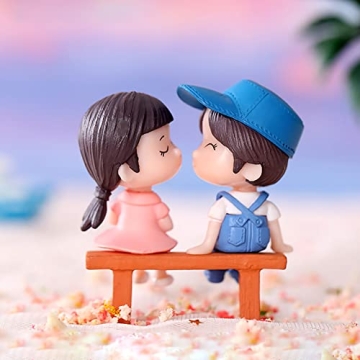 Miniature Couple Figurines - Boy & Girl Kiss Dolls