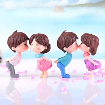 Miniature Couple Figurines - Boy & Girl Kiss Dolls