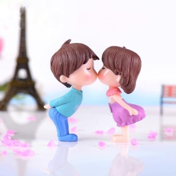 Miniature Couple Figurines - Boy & Girl Kiss Dolls