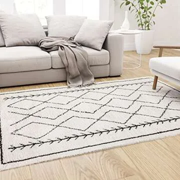 Merrick Lane 5' x 7' Black and White Geometric Style Bohemian Shag Area Rug