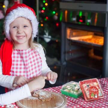 100 Pcs Christmas Charcuterie Boxes with Ropes and Cards, Christmas Food Box with Clear Lids, Disposable Paper Bakery Box Red Green Square Dessert Containers for Xmas Party Favor Cookie Cake Sandwich