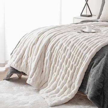 Luxurious Cream Faux Fur Throw Blanket for Ultimate Comfort